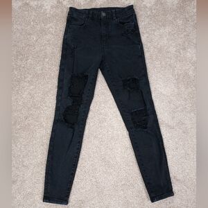 American Eagle Black Distressed Curvy Hi-Rise Jeggings!